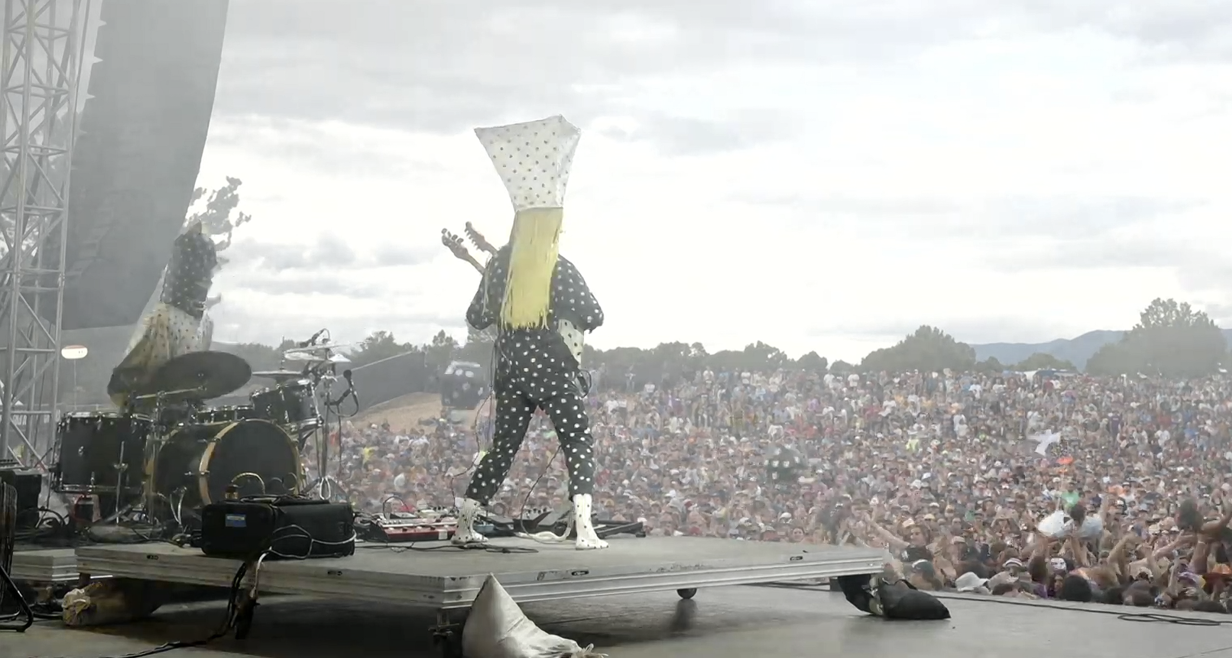ANGINE DE POITRINE LIVE AT FIELD OF VISION 2